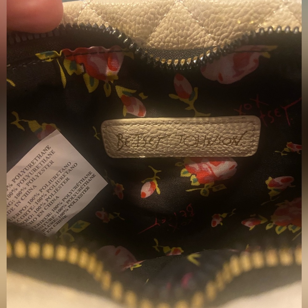 PreownedBetseyJohnsonDog Kitsch Crossbody missing strap but still in great con. - Picture 4 of 6